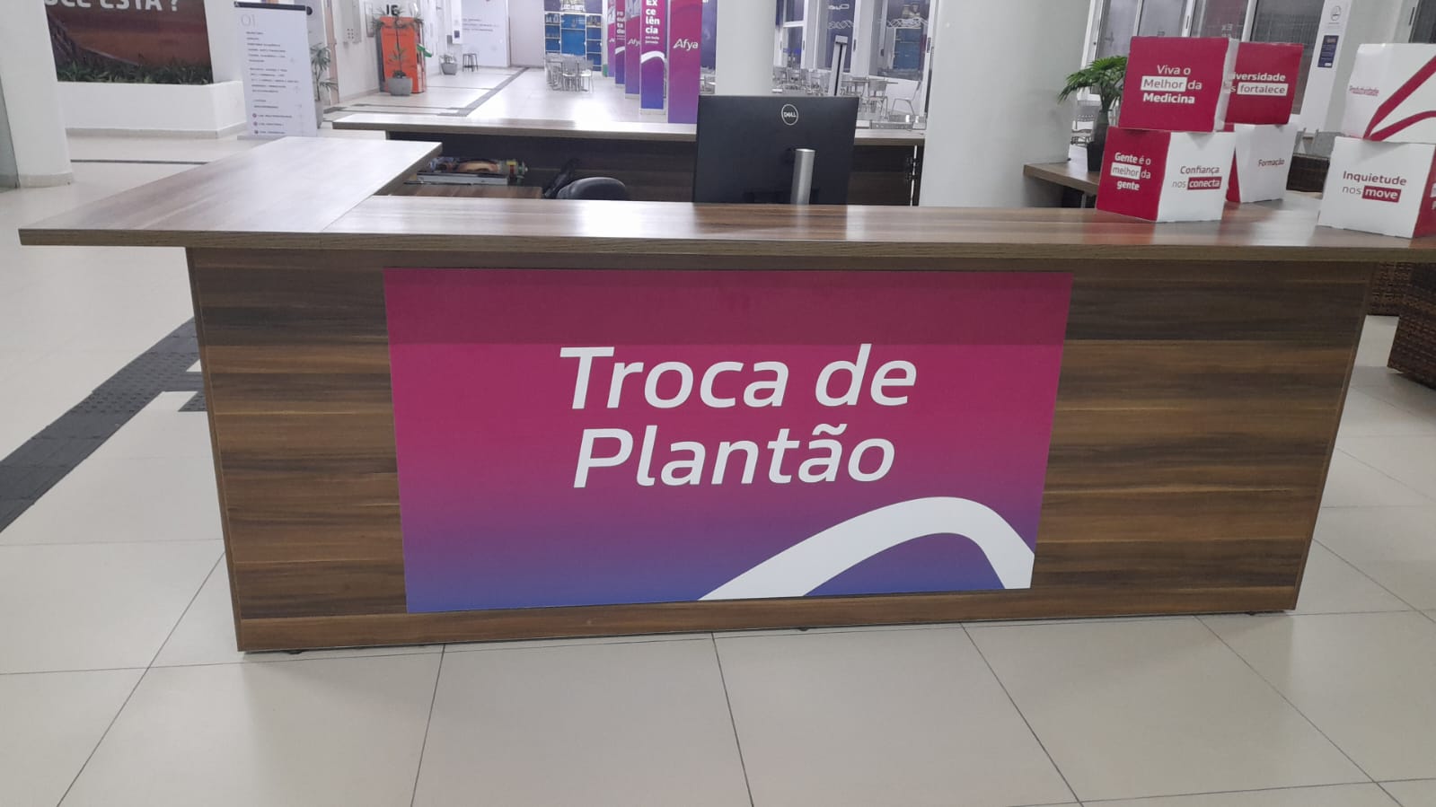 Aplicação de adesivo